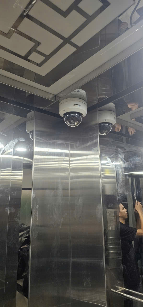 Camera thang máy
